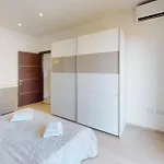 Spacious 2 Bedroom In Apartman *