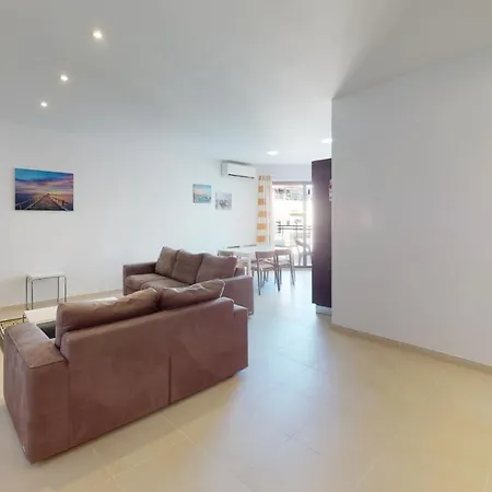 Spacious 2 Bedroom In *