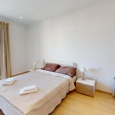 アパート Spacious 2 Bedroom In