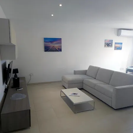 Spacious 2 Bedroom In * Sliema