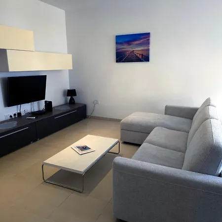 Spacious 2 Bedroom In Apartamento *