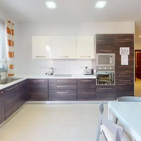 Lejlighed Spacious 2 Bedroom In Sliema