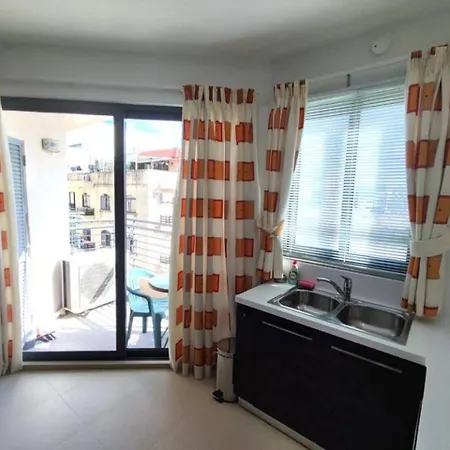 Spacious 2 Bedroom In Sliema