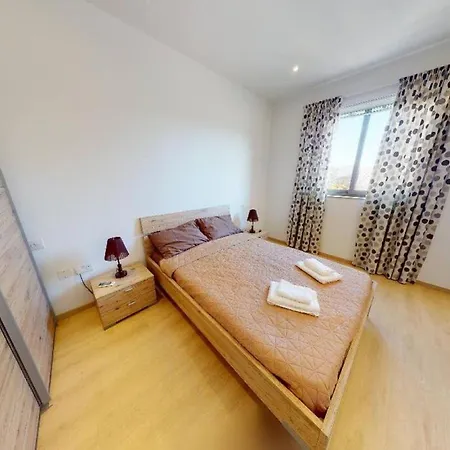 Spacious 2 Bedroom In *