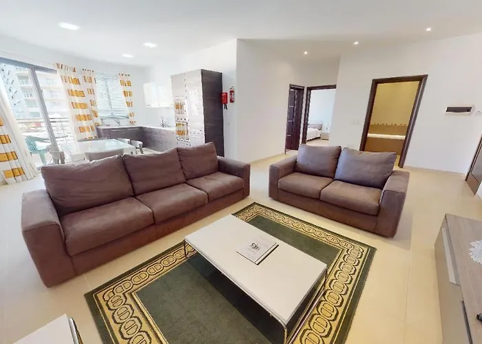 Apartman Spacious 2 Bedroom In *