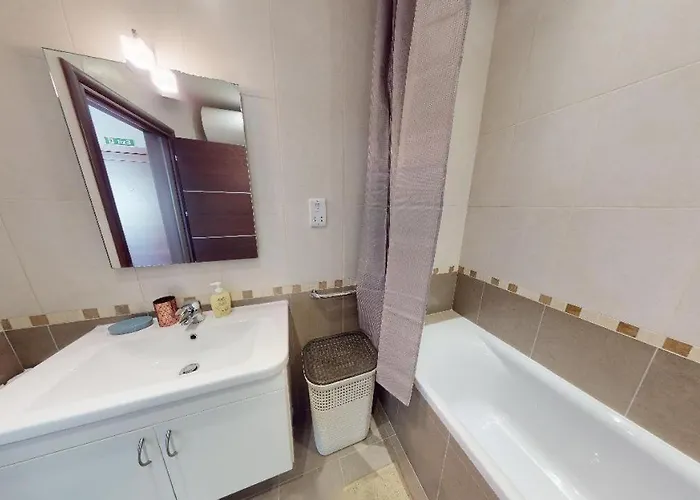 Apartman Spacious 2 Bedroom In *