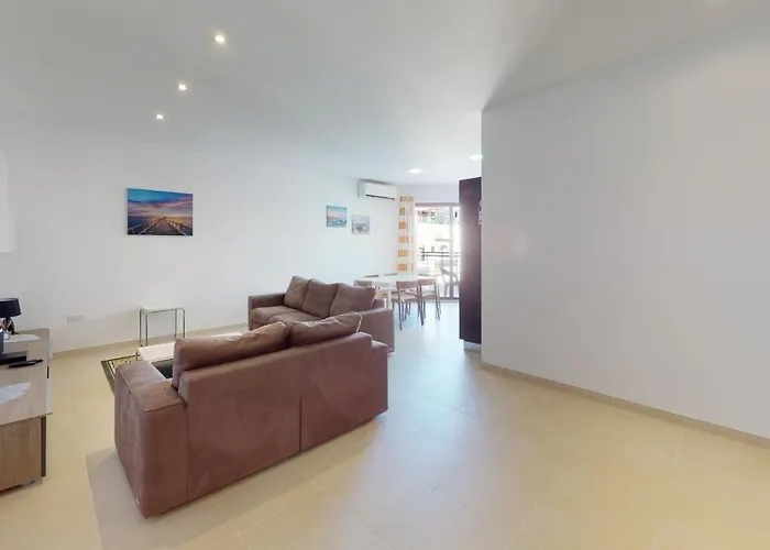 Spacious 2 Bedroom In *