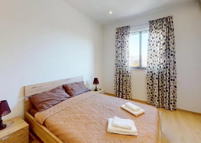 Spacious 2 Bedroom In * Σλιέμα