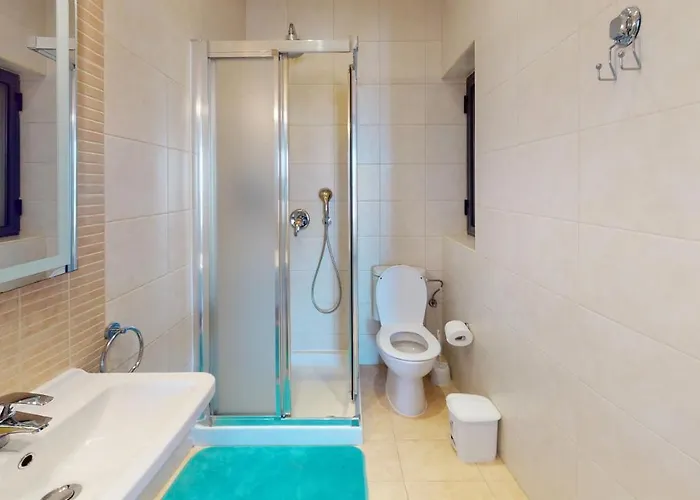 Spacious 2 Bedroom In *