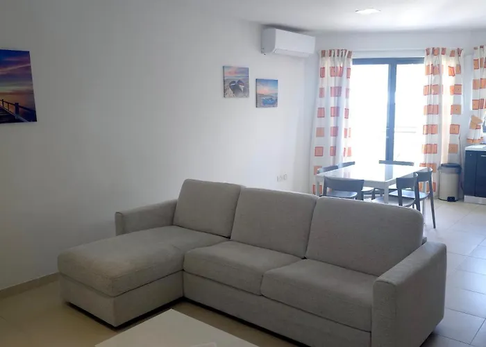 Spacious 2 Bedroom In Daire *