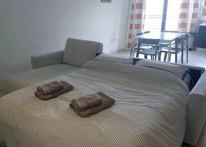 Spacious 2 Bedroom In * Sliema