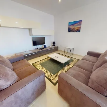 Spacious 2 Bedroom In Sliema