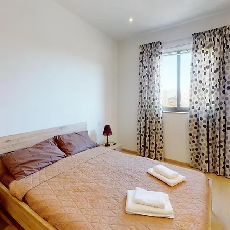 Spacious 2 Bedroom In * Sliema